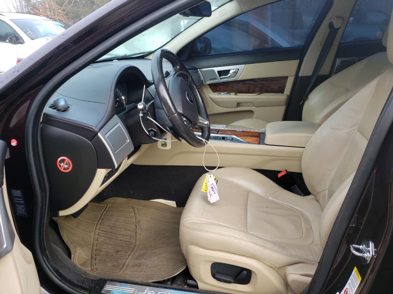 Photo 5 from auction – 2015 JAGUAR XF 2.0T PR with VIN SAJWA0FS4FPU72848