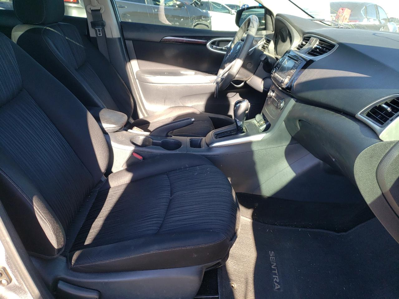 Photo 5 from auction – 2017 NISSAN SENTRA S with VIN 3N1AB7AP1HY392820