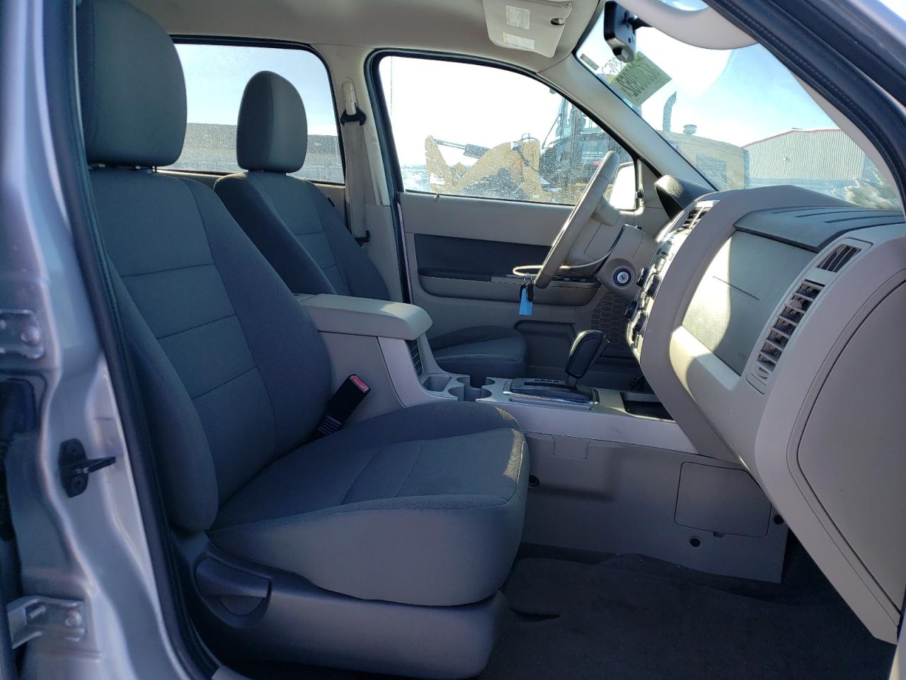 Photo 5 from auction – 2009 FORD ESCAPE XLT with VIN 1FMCU03G99KA85900