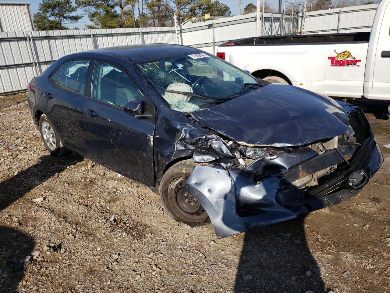 TOYOTA COROLLA L 2018 with VIN 5YFBURHEXJP852140 - Photo from auction