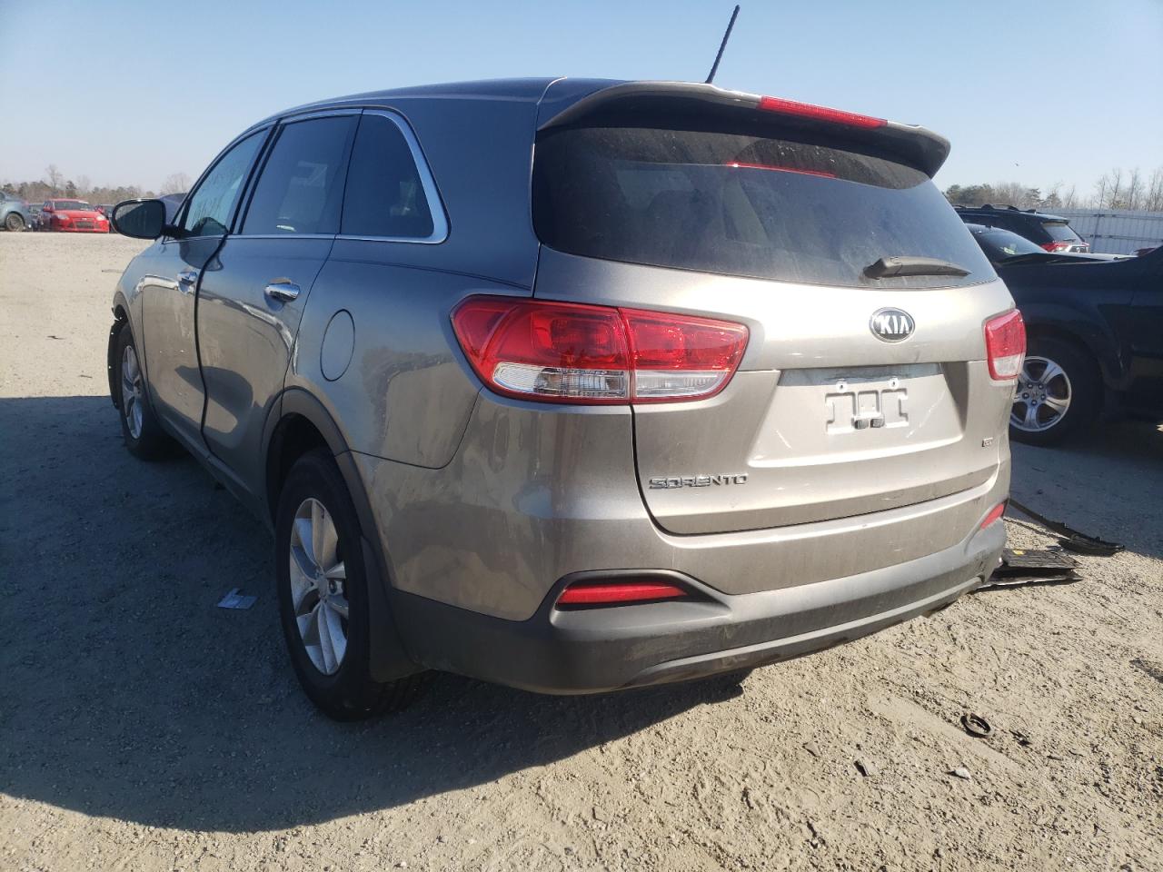 Photo 3 from auction – 2017 KIA SORENTO LX with VIN 5XYPG4A37HG237973