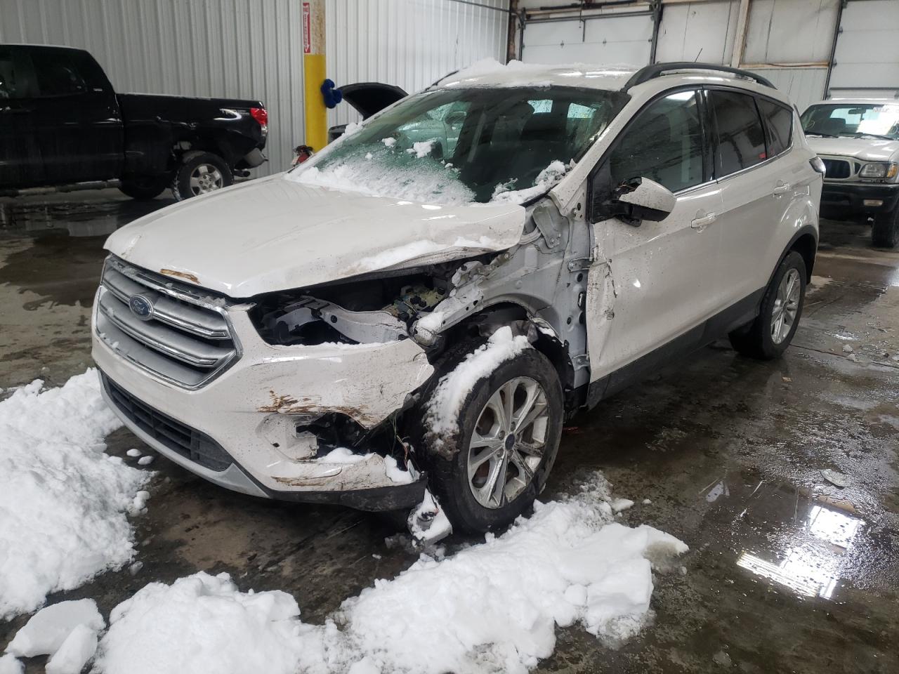 Photo 2 from auction – 2017 FORD ESCAPE SE with VIN 1FMCU0GD3HUC21019