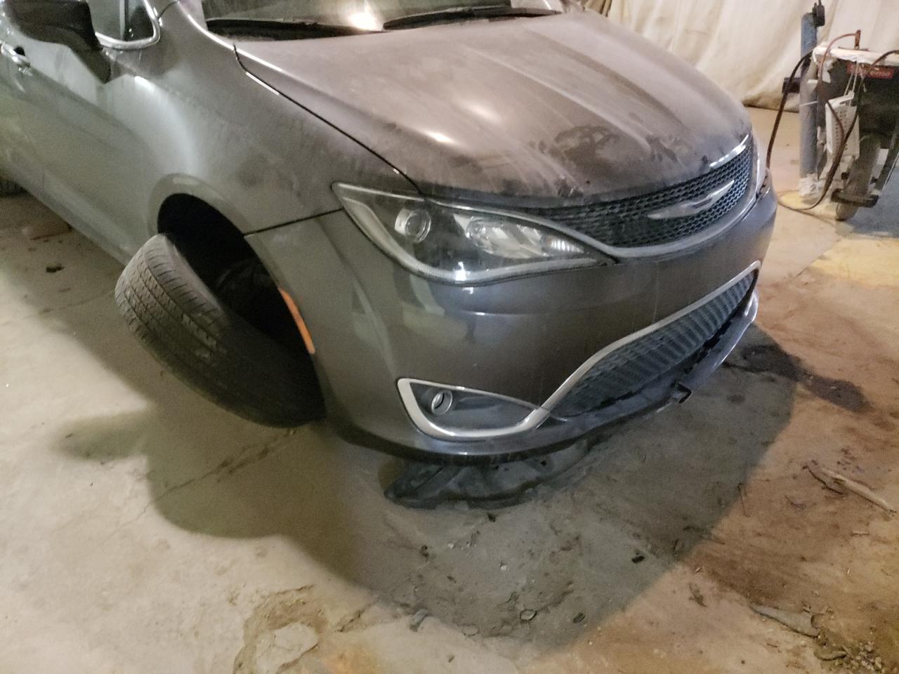 Photo 9 from auction – 2019 CHRYSLER PACIFICA T with VIN 2C4RC1FG2KR733555