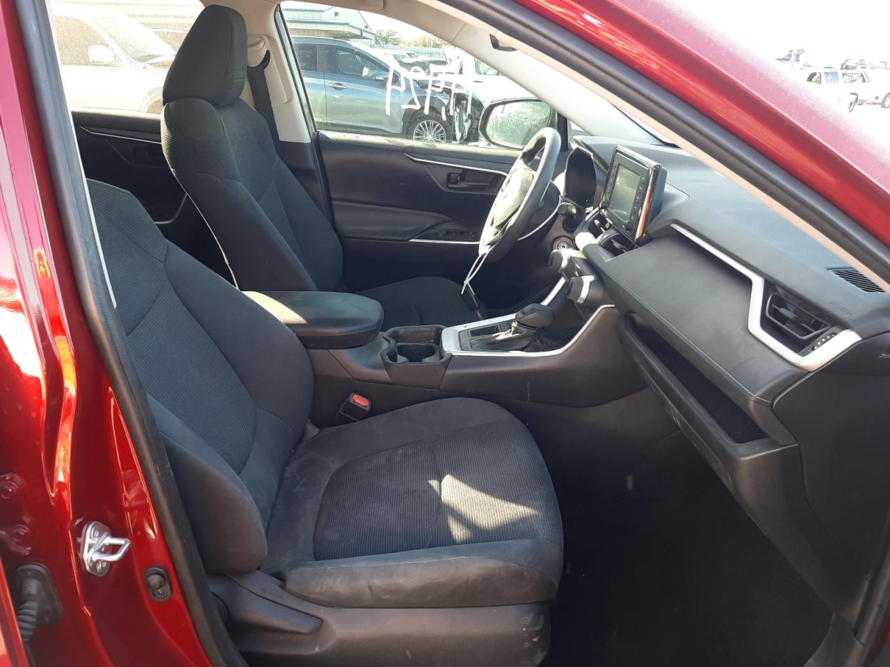 Photo 5 from auction – 2020 TOYOTA RAV4 LE with VIN 2T3H1RFVXLW066076