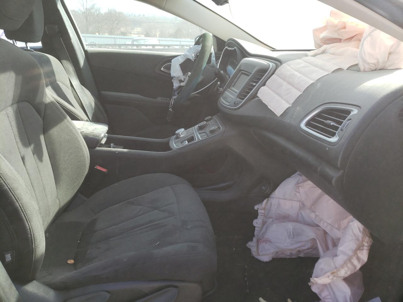 Photo 5 from auction – 2015 CHRYSLER 200 LIMITE with VIN 1C3CCCAB1FN502439