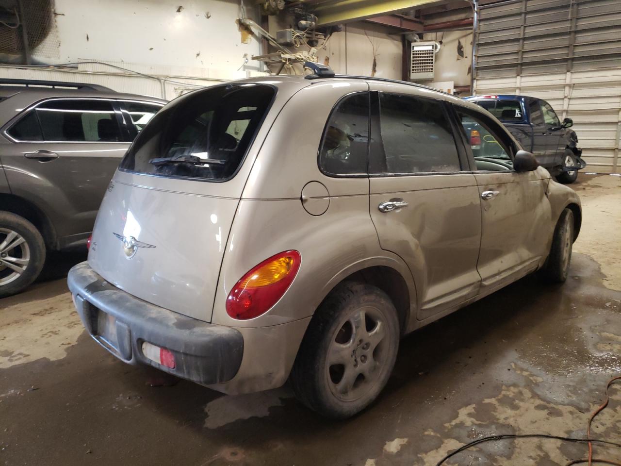 Photo 4 from auction – 2002 CHRYSLER PT CRUISER with VIN 3C8FY68B72T260251