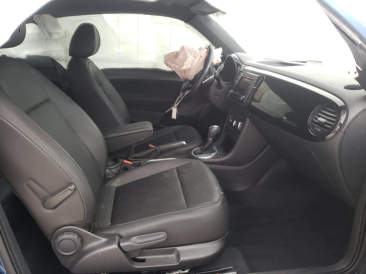 Photo 5 from auction – 2018 VOLKSWAGEN BEETLE S with VIN 3VWFD7AT4JM702575