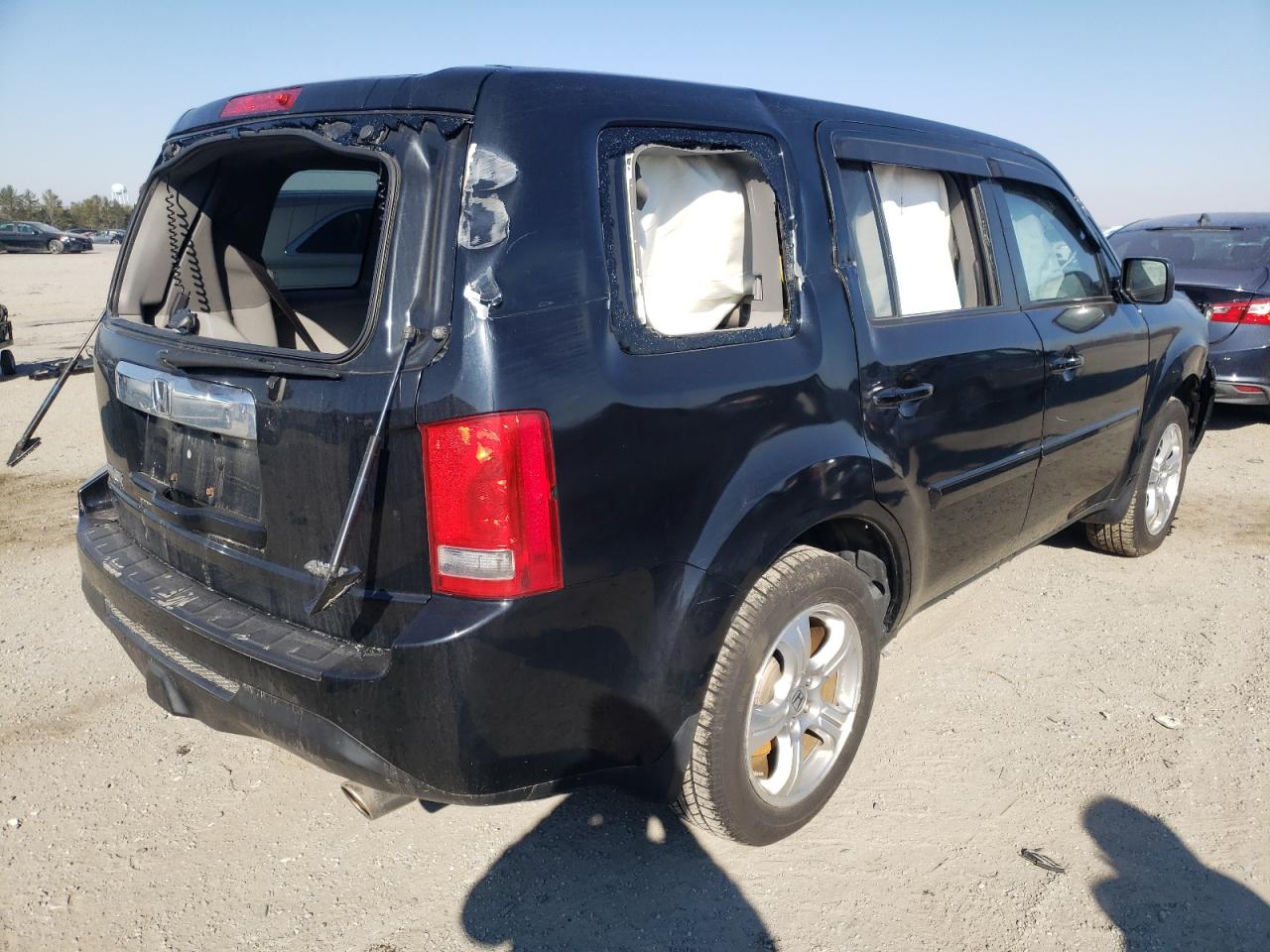 Photo 4 from auction – 2015 HONDA PILOT EXLN with VIN 5FNYF4H75FB032592