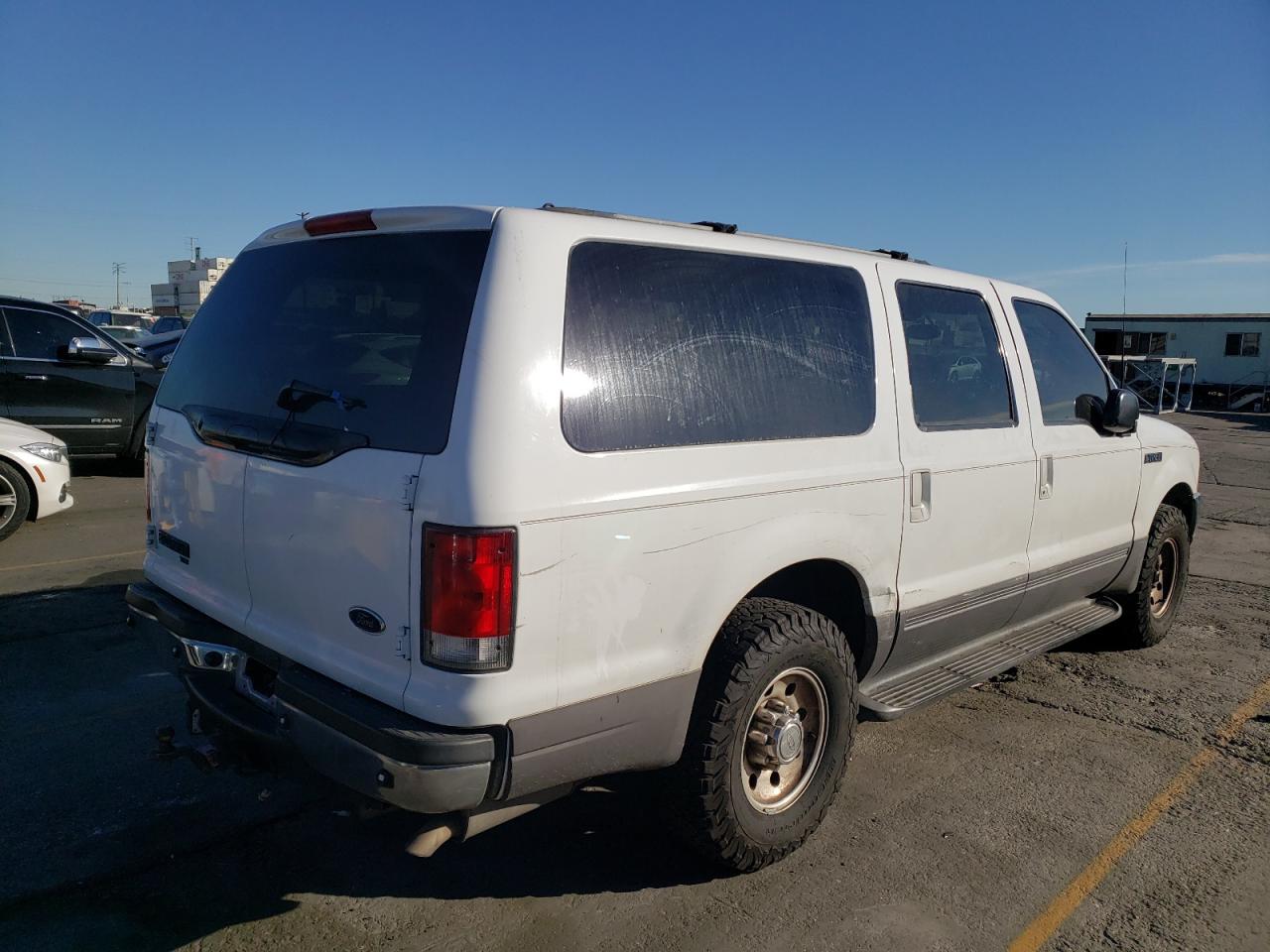 Photo 4 from auction – 2001 FORD EXCURSION with VIN 1FMNU40L61EB23751