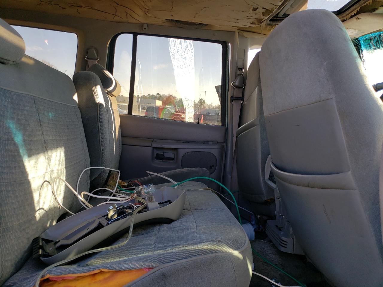 Photo 6 from auction – 1996 FORD EXPLORER with VIN 1FMDU35P8TZA93049