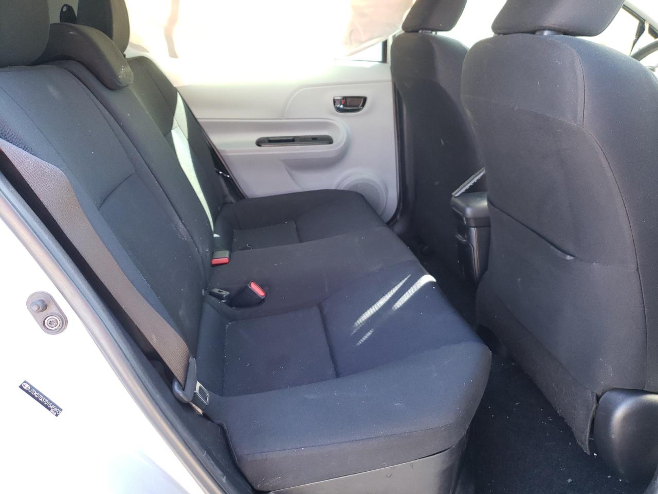 Photo 6 from auction – 2013 TOYOTA PRIUS C with VIN JTDKDTB37D1545893