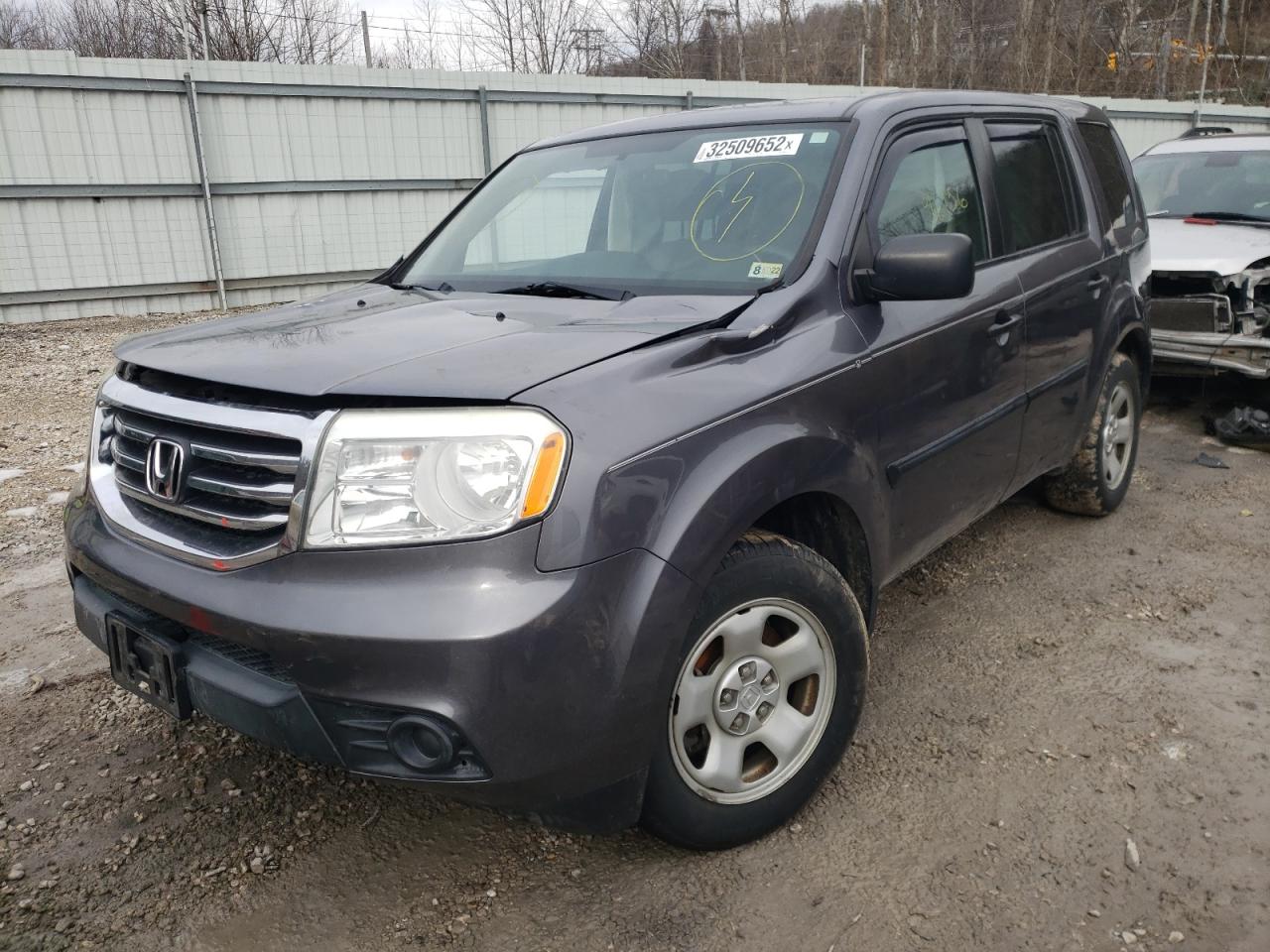 Photo 2 from auction – 2015 HONDA PILOT LX with VIN 5FNYF4H29FB006131