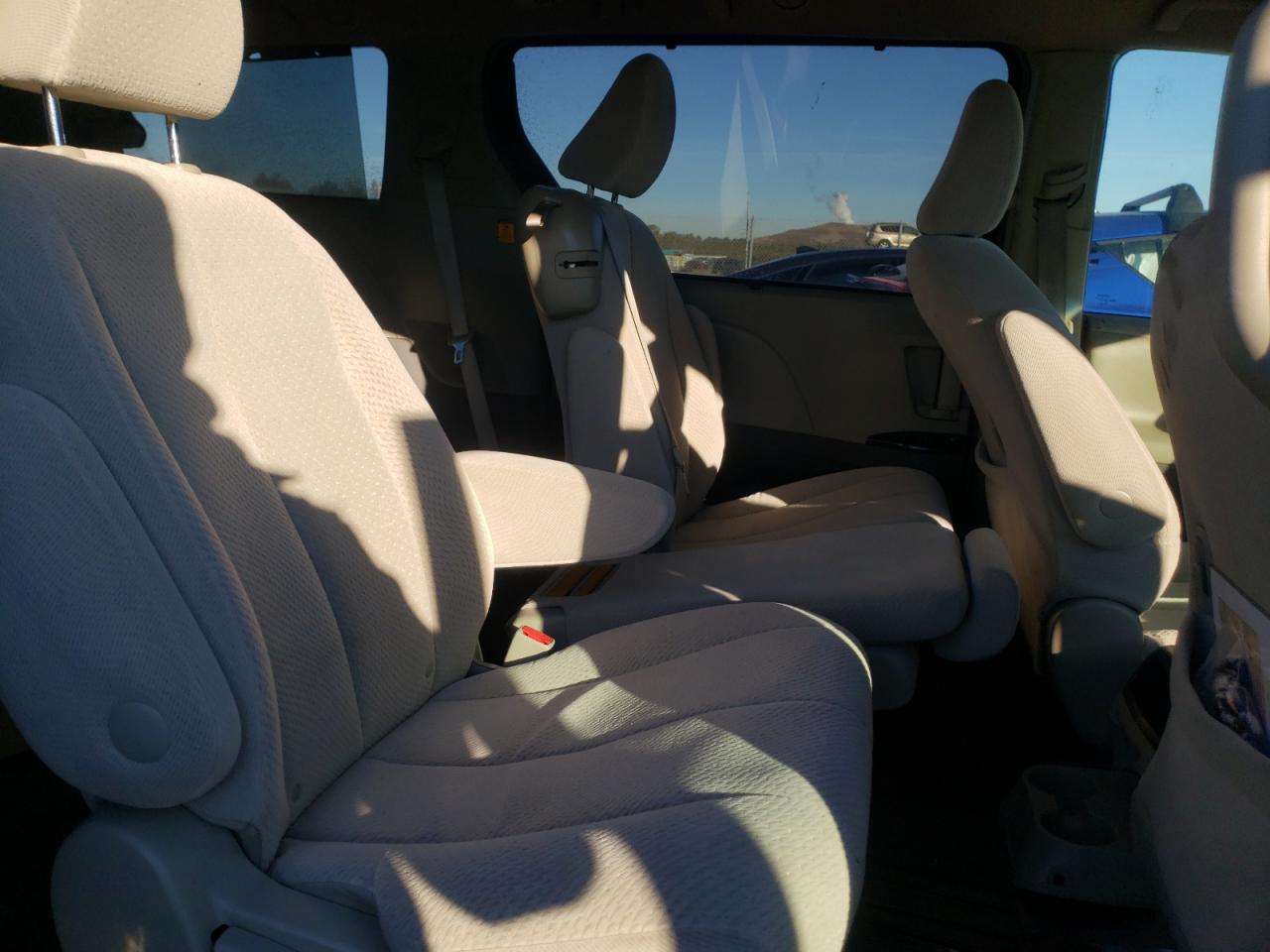 Photo 6 from auction – 2012 TOYOTA SIENNA LE with VIN 5TDKK3DCXCS254745