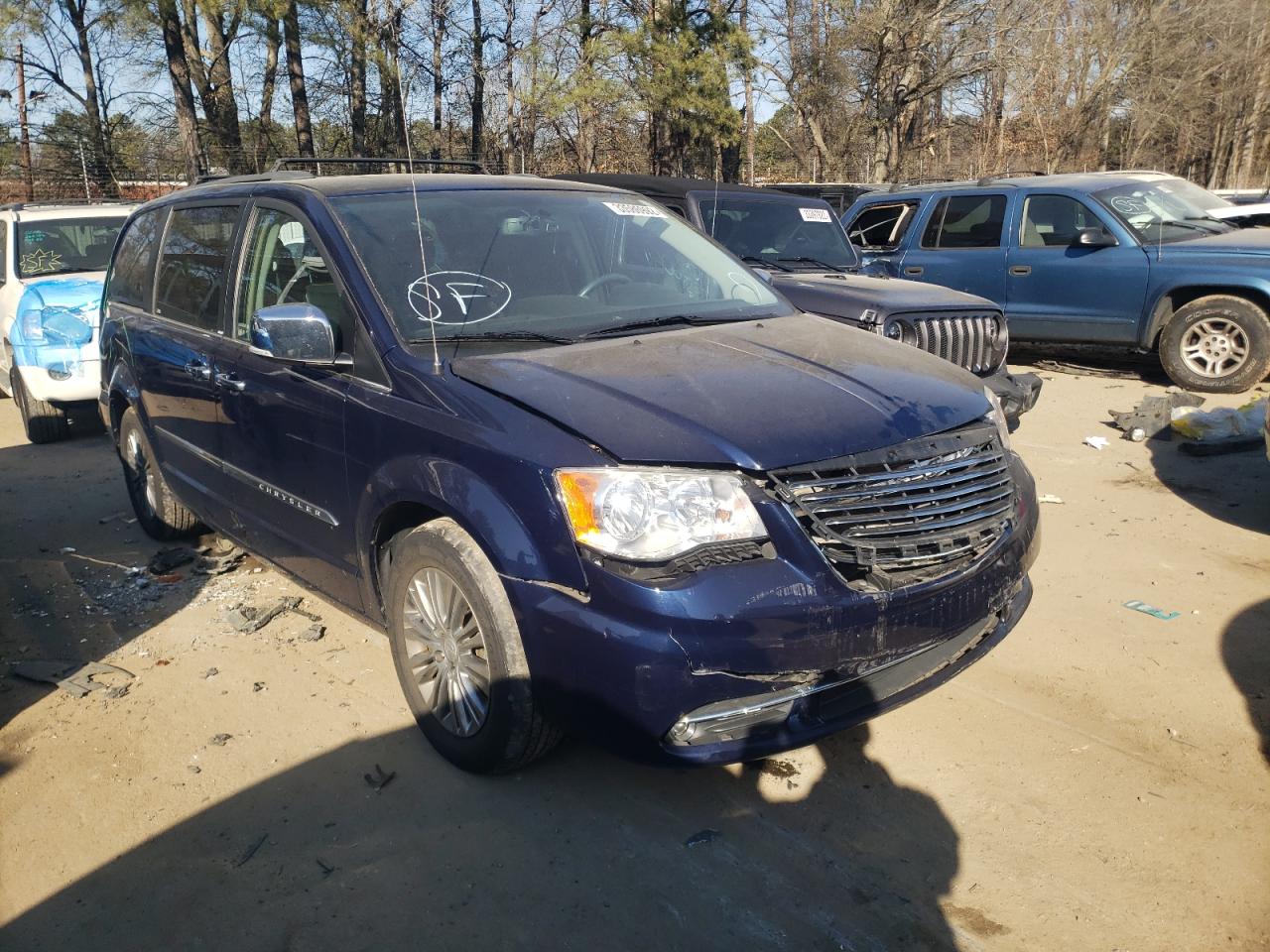 Photo 1 from auction – 2014 CHRYSLER TOWN & COU with VIN 2C4RC1CG1ER142805