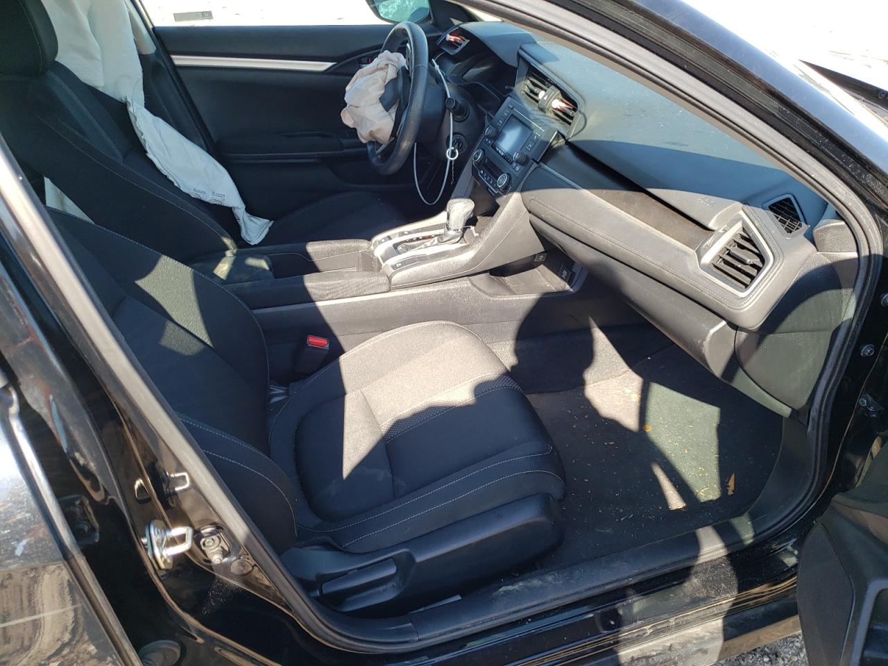 Photo 5 from auction – 2019 HONDA CIVIC LX with VIN 19XFC2F61KE022981