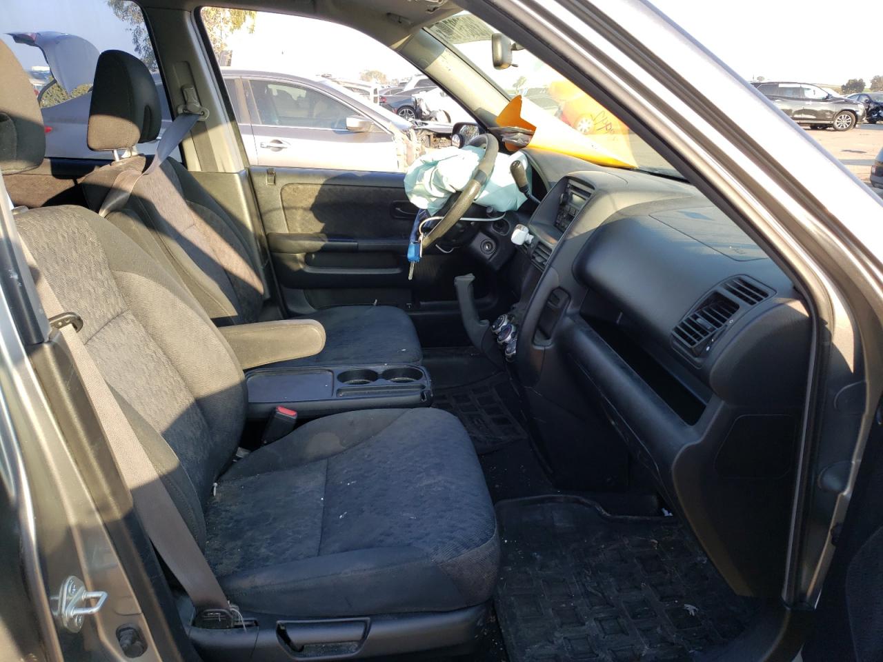 Photo 5 from auction – 2005 HONDA CR-V LX with VIN JHLRD68555C019537