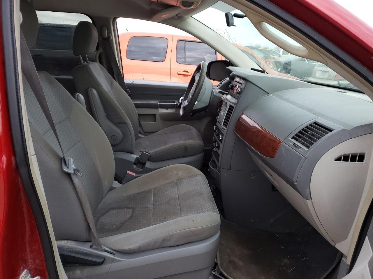 Photo 5 from auction – 2009 CHRYSLER TOWN & COU with VIN 2A8HR44EX9R527058