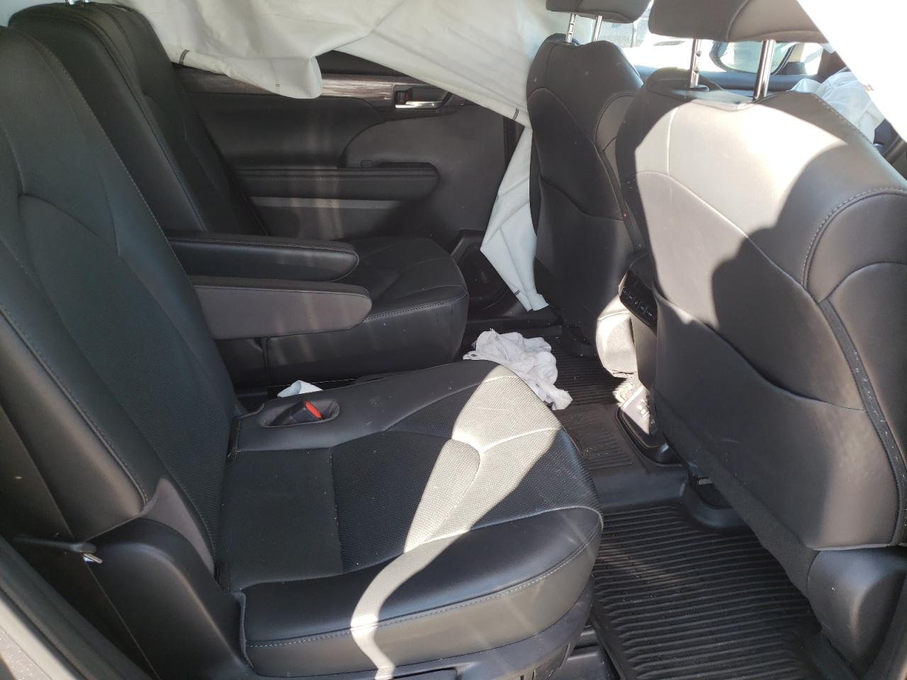 Photo 6 from auction – 2020 TOYOTA HIGHLANDER with VIN 5TDDZRBH6LS025839