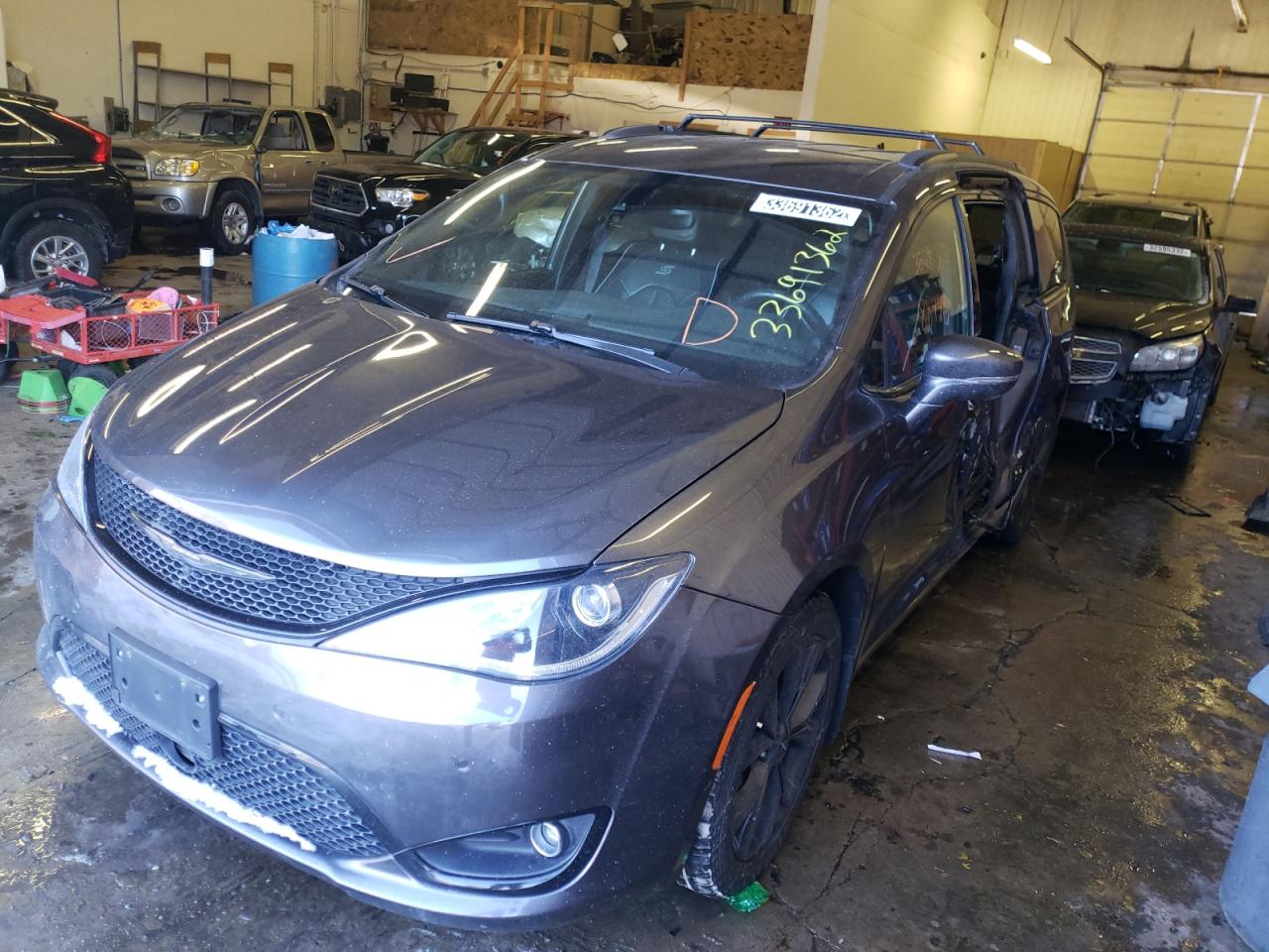 Photo 2 from auction – 2019 CHRYSLER PACIFICA L with VIN 2C4RC1GG9KR567744