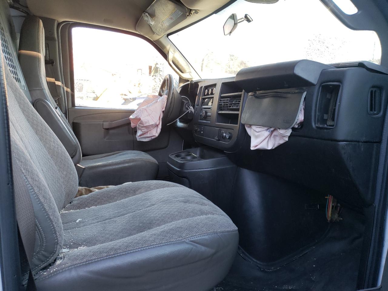 Photo 5 from auction – 2017 GMC SAVANA G25 with VIN 1GTW7AFF7H1109990