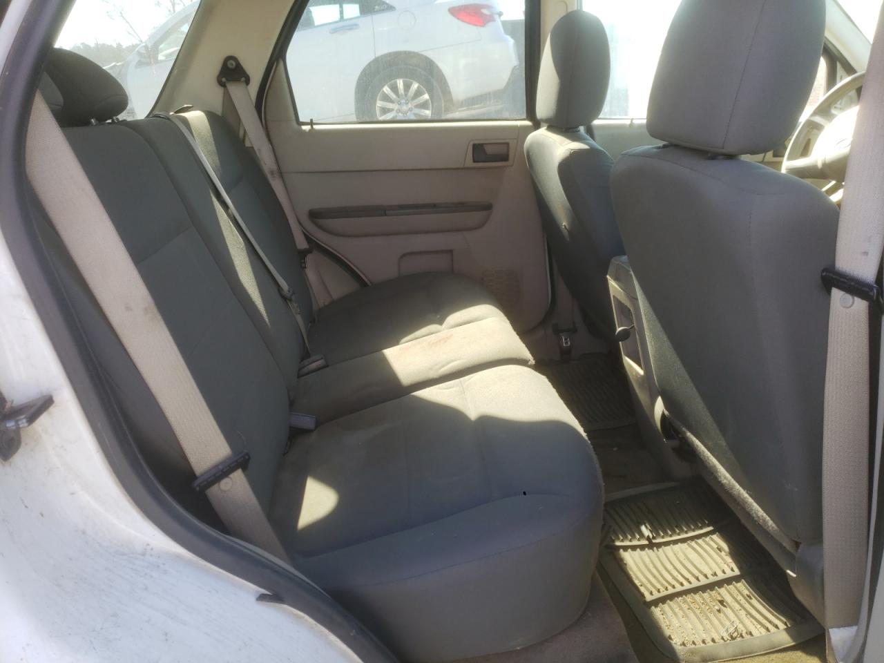 Photo 6 from auction – 2009 FORD ESCAPE XLS with VIN 1FMCU027X9KB31350