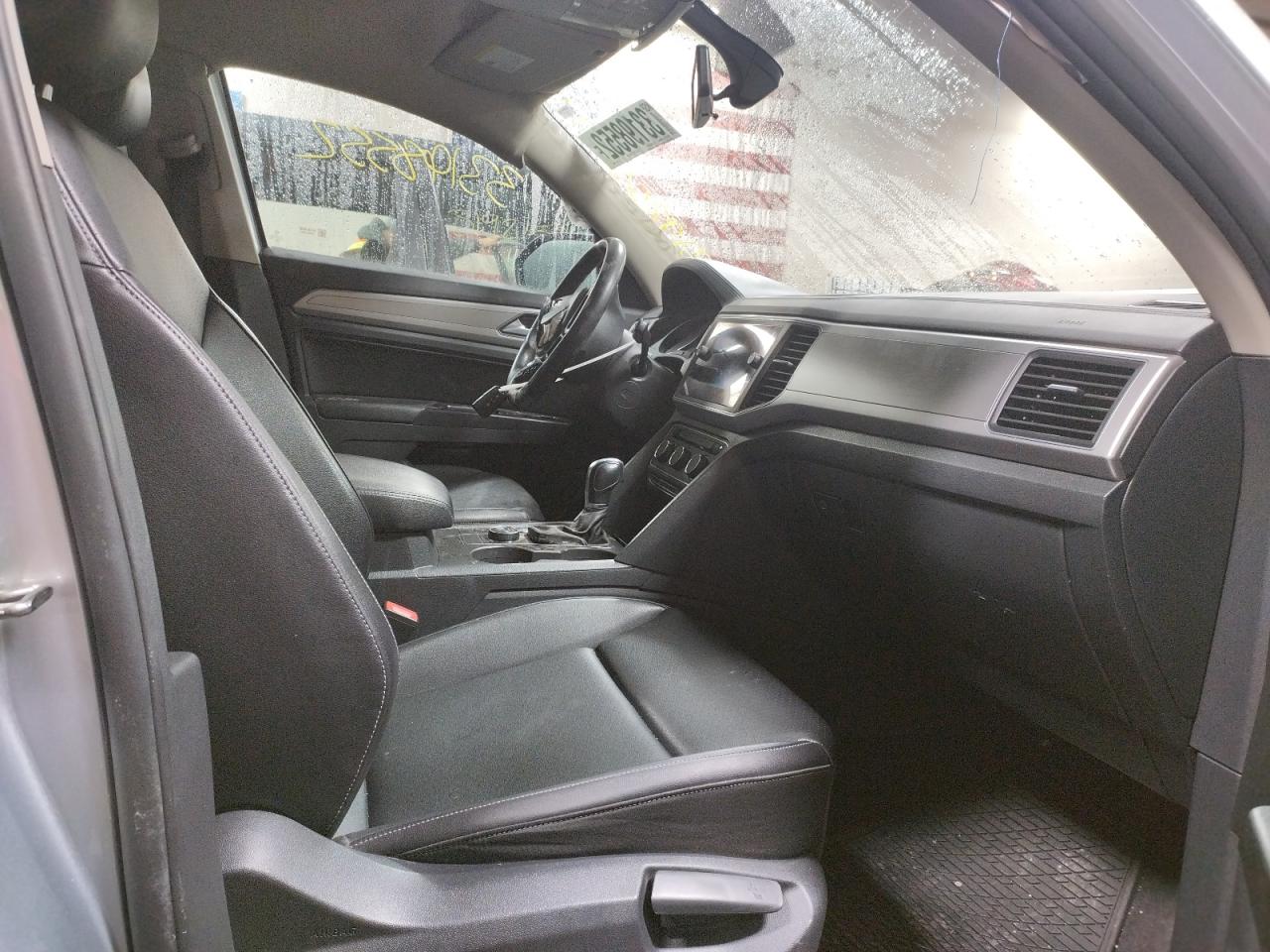 Photo 5 from auction – 2018 VOLKSWAGEN ATLAS SE with VIN 1V2KR2CA2JC533920
