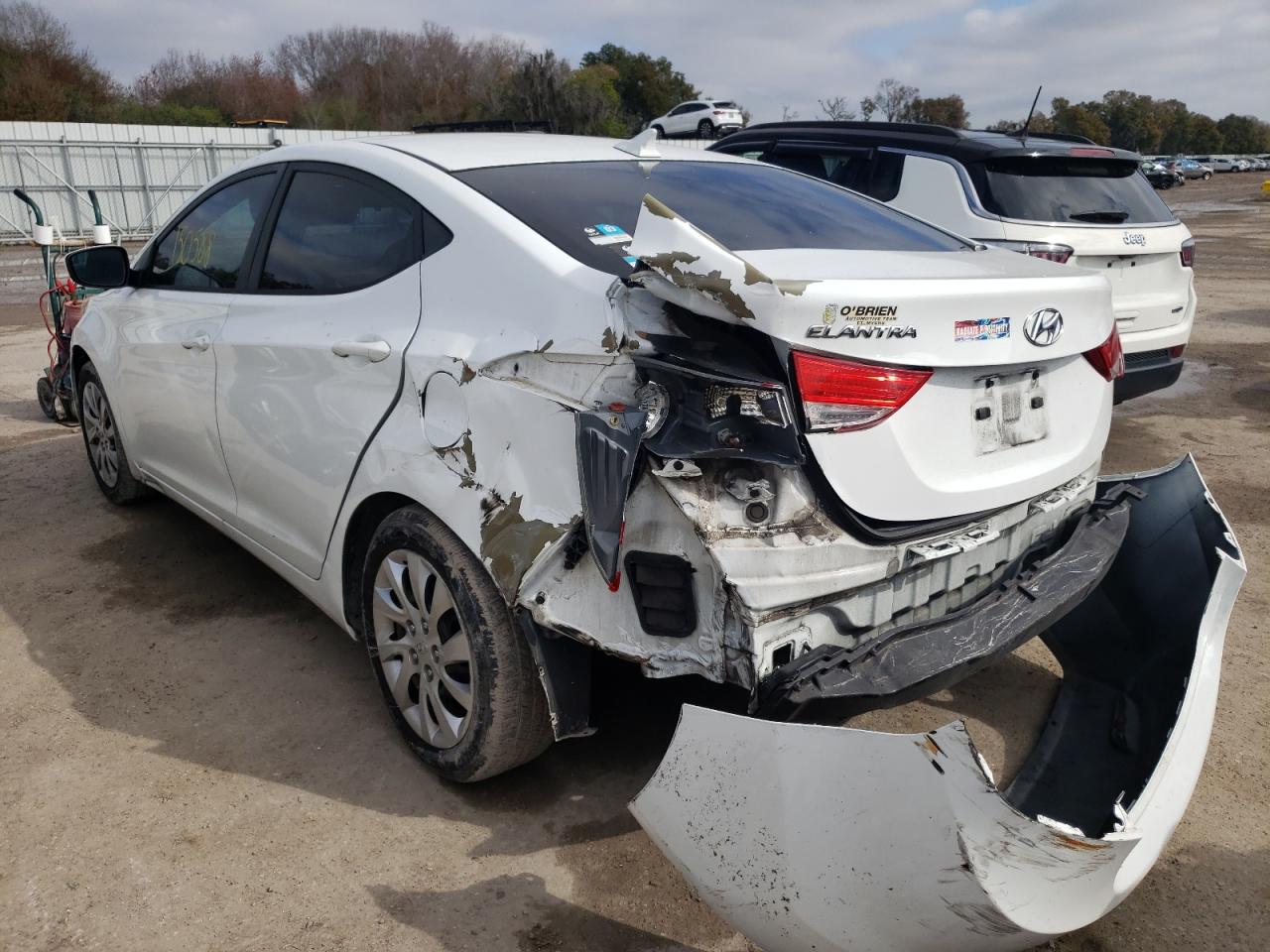 Photo 3 from auction – 2012 HYUNDAI ELANTRA GL with VIN 5NPDH4AE5CH148910