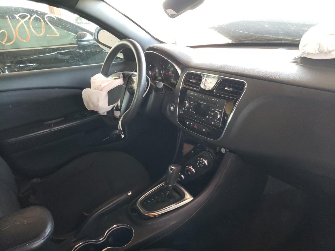 Foto 9 de la subasta – 2013 CHRYSLER 200 LX con VIN 1C3CCBAG9DN590028