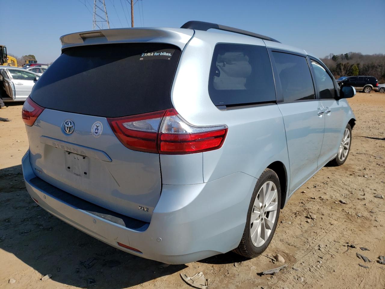 Photo 4 from auction – 2016 TOYOTA SIENNA XLE with VIN 5TDYK3DC9GS740107