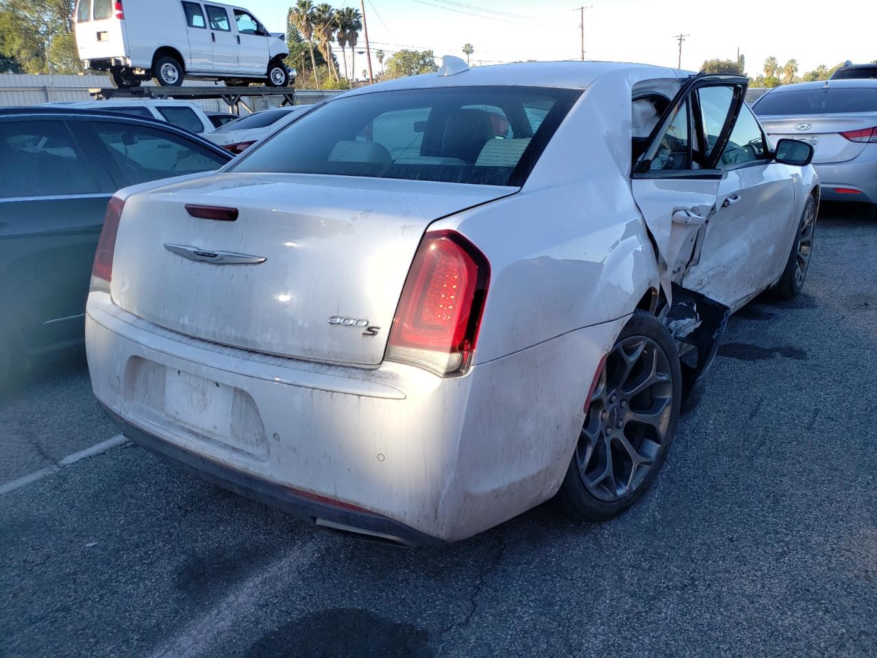Photo 4 from auction – 2017 CHRYSLER 300 S with VIN 2C3CCABG7HH512175