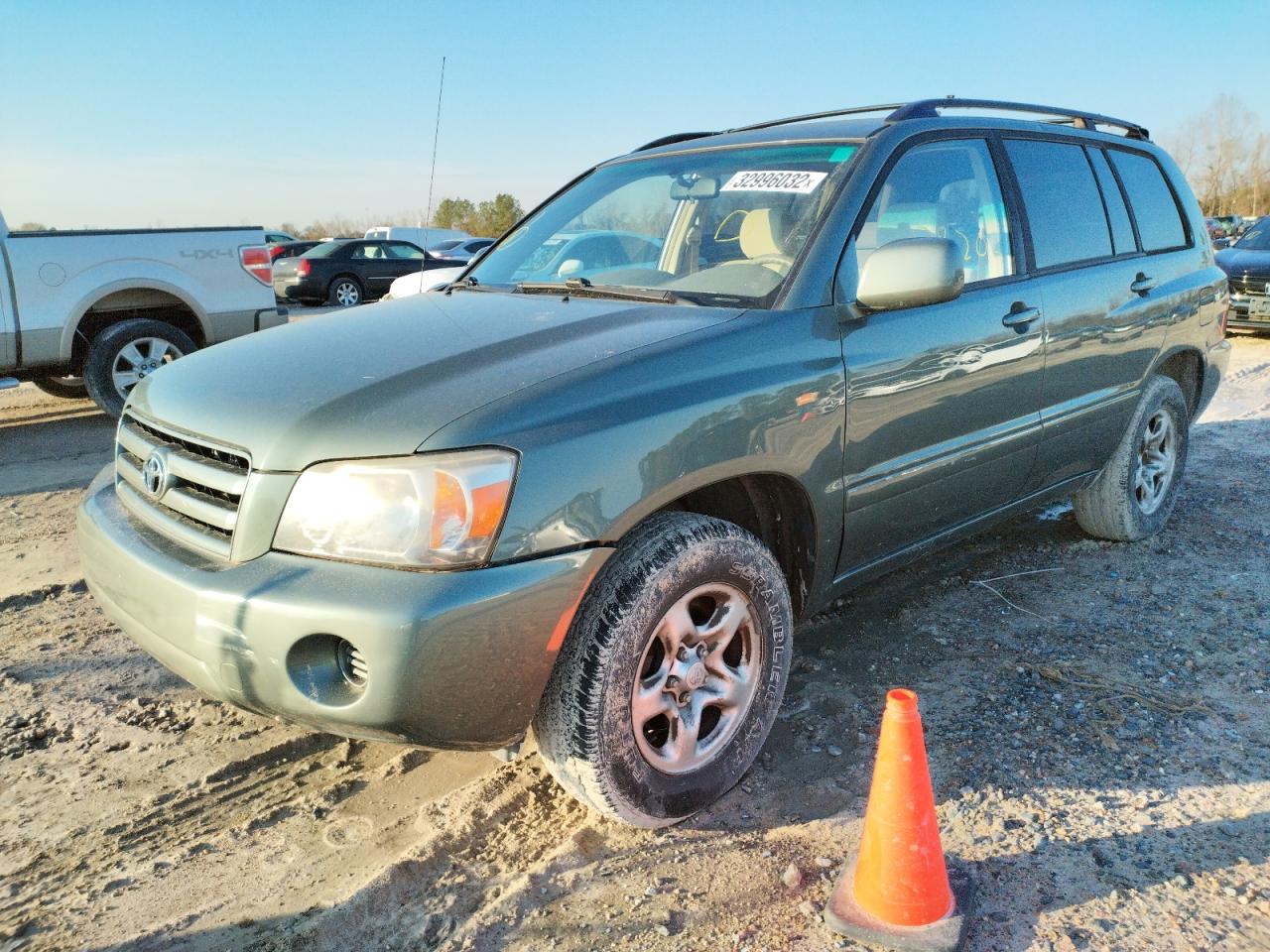 Photo 2 from auction – 2004 TOYOTA HIGHLANDER with VIN JTEDD21A540090286