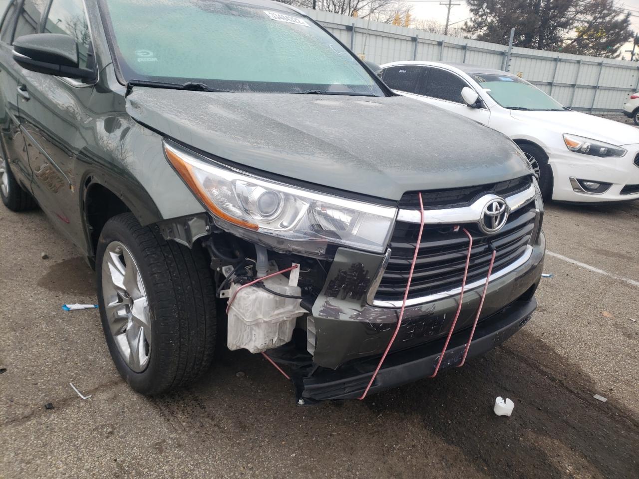 Фото 9 с аукциона – 2015 TOYOTA HIGHLANDER с VIN 5TDDKRFH1FS147611