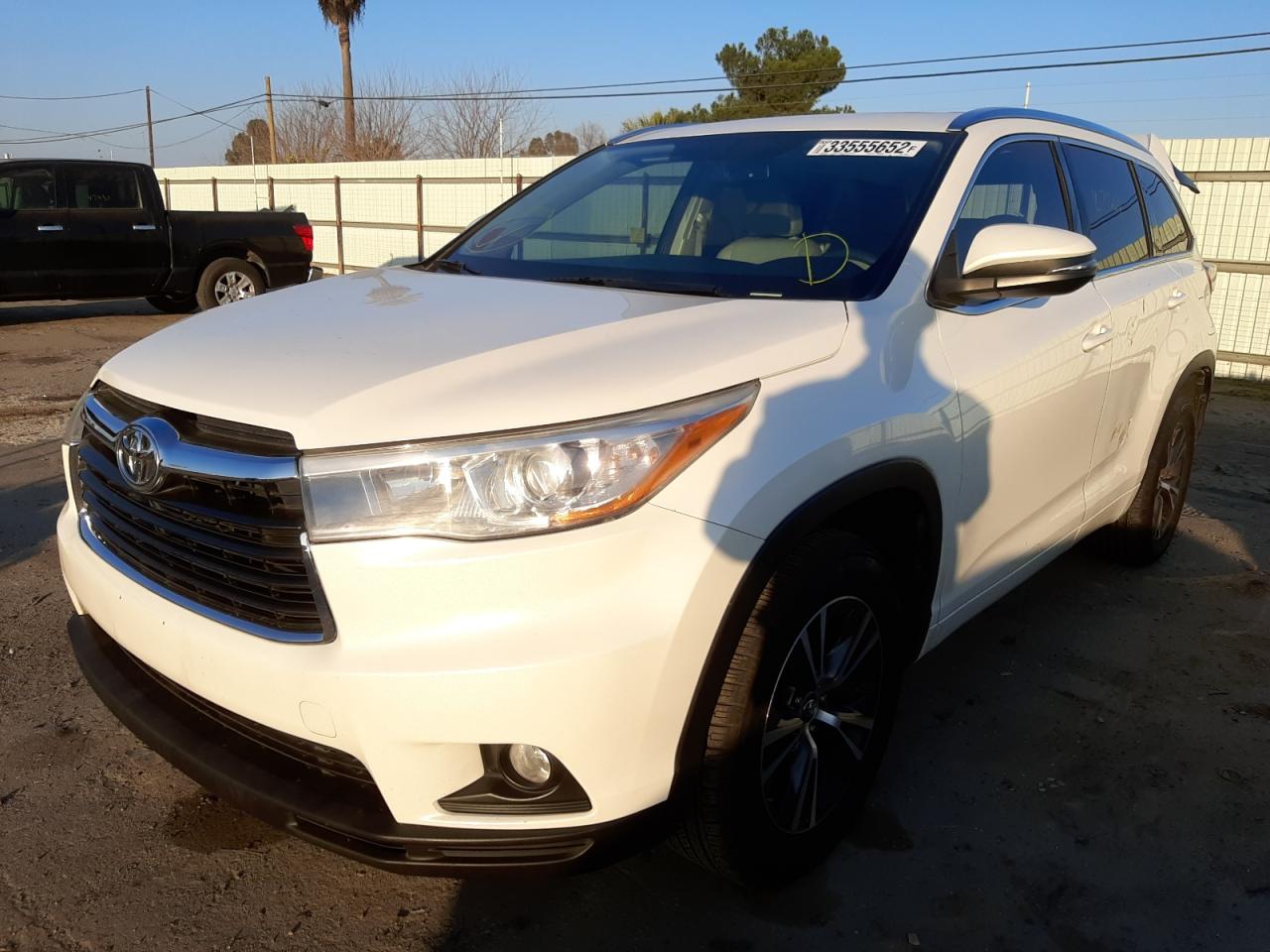 Photo 2 from auction – 2016 TOYOTA HIGHLANDER with VIN 5TDKKRFH8GS178136
