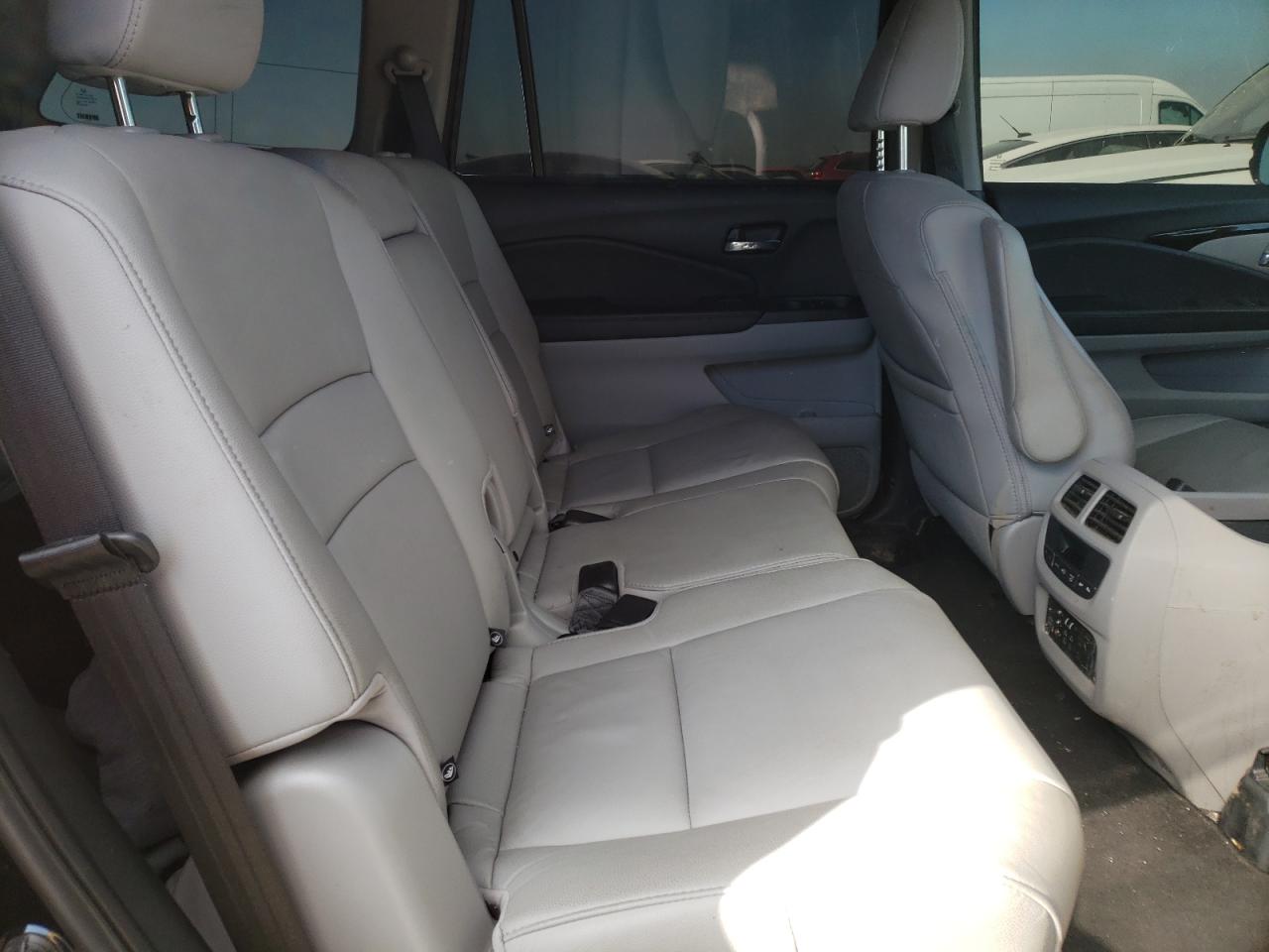 Photo 6 from auction – 2018 HONDA PILOT with VIN 5FNYF6H91JB061285