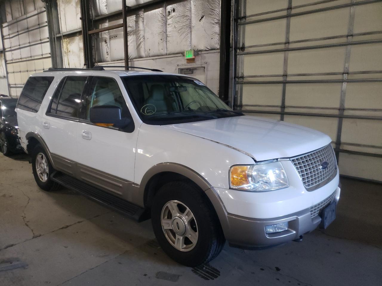FORD EXPEDITION 2003 مع رقم تعريف المركبة 1FMFU18L23LB41329 - صورة من المزاد
