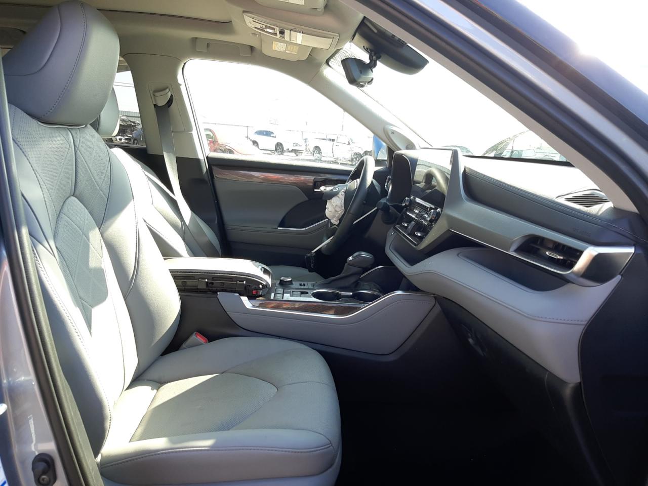 Photo 5 from auction – 2021 TOYOTA HIGHLANDER with VIN 5TDFZRBH1MS137457