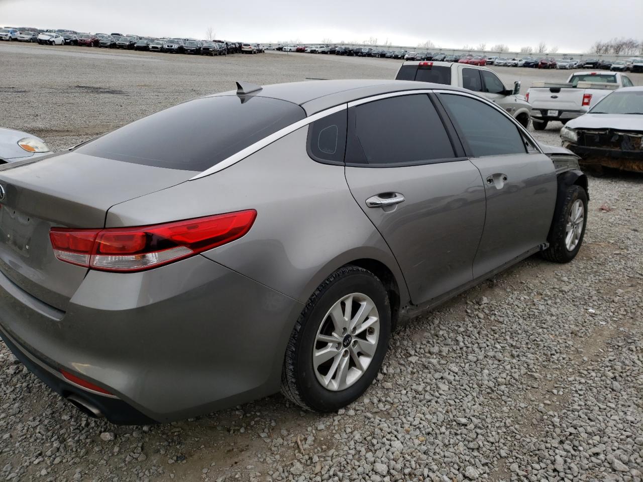 Photo 4 from auction – 2016 KIA OPTIMA LX with VIN 5XXGT4L32GG097651