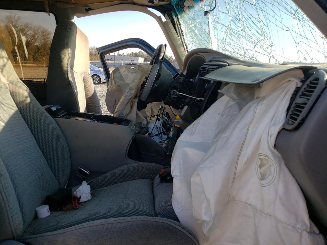 Photo 5 from auction – 1996 FORD EXPLORER with VIN 1FMDU35P8TZA93049