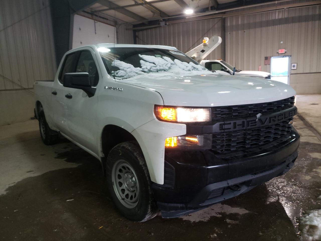 CHEVROLET SILVERADO 2019 with VIN 1GCRYAEF9KZ364516 - Photo from auction