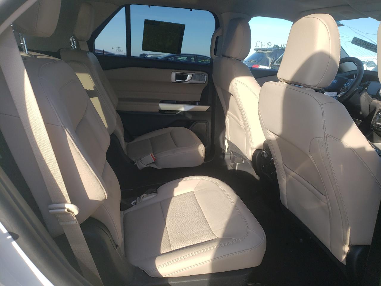 Photo 6 from auction – 2021 FORD EXPLORER L with VIN 1FM5K8FW6MNA16590