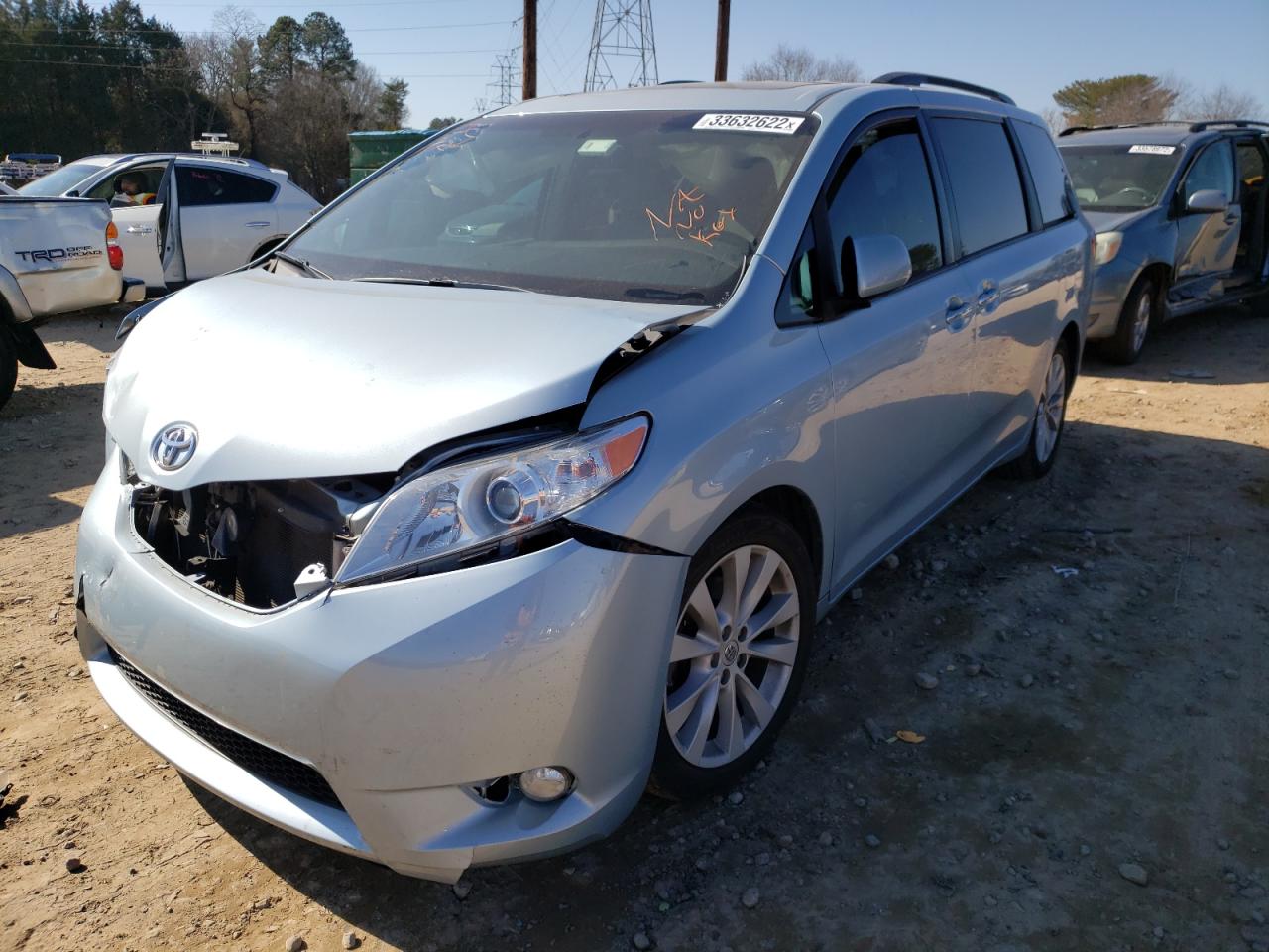 Photo 2 from auction – 2016 TOYOTA SIENNA XLE with VIN 5TDYK3DC9GS740107