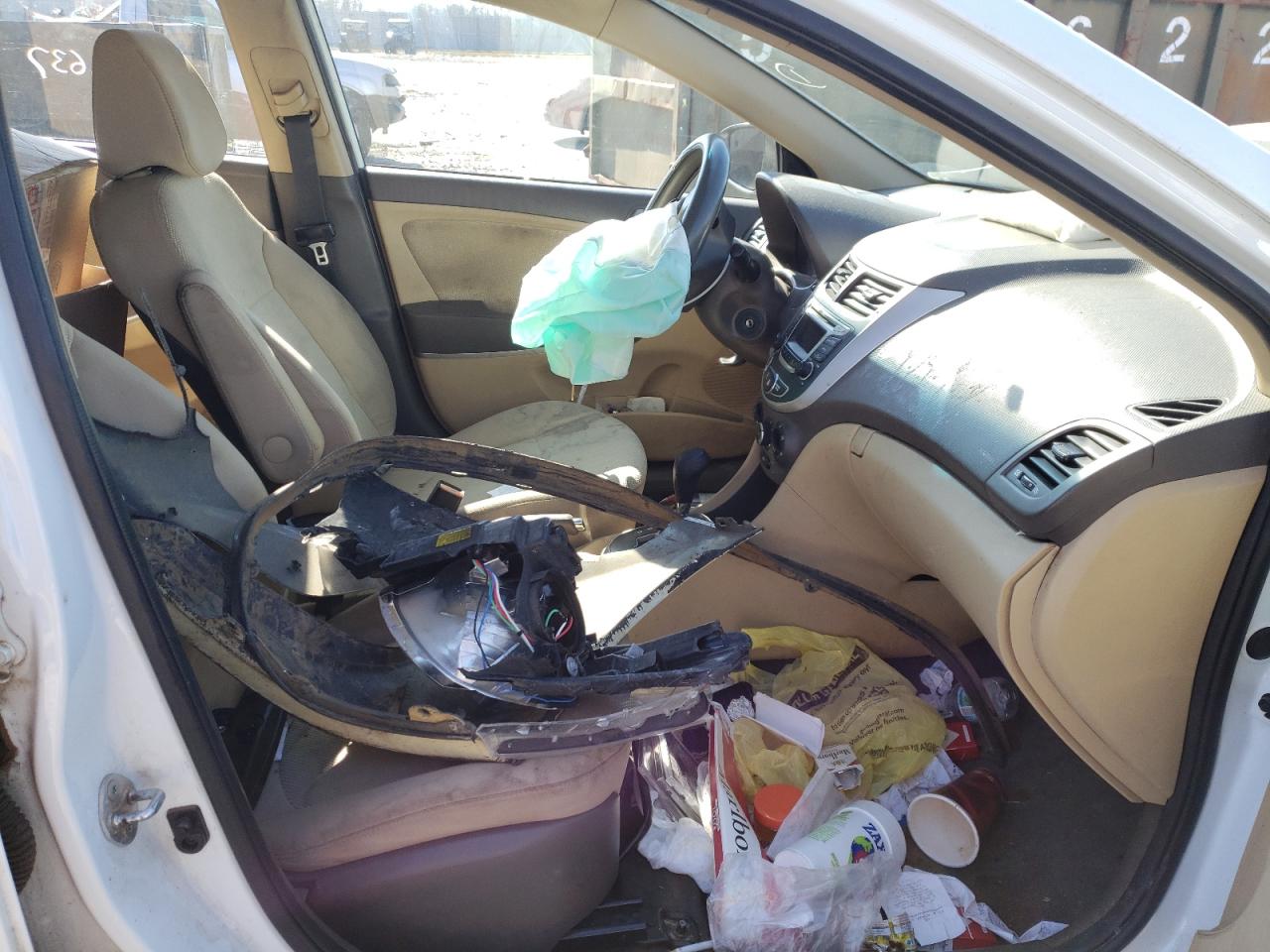 Photo 5 from auction – 2014 HYUNDAI ACCENT GLS with VIN KMHCT4AE1EU636413