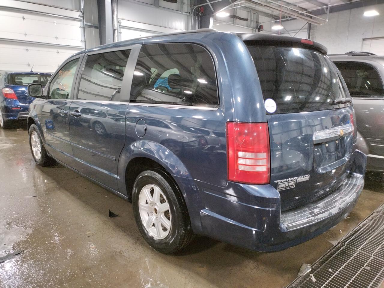 Photo 3 from auction – 2008 CHRYSLER TOWN & COU with VIN 2A8HR54P78R730267