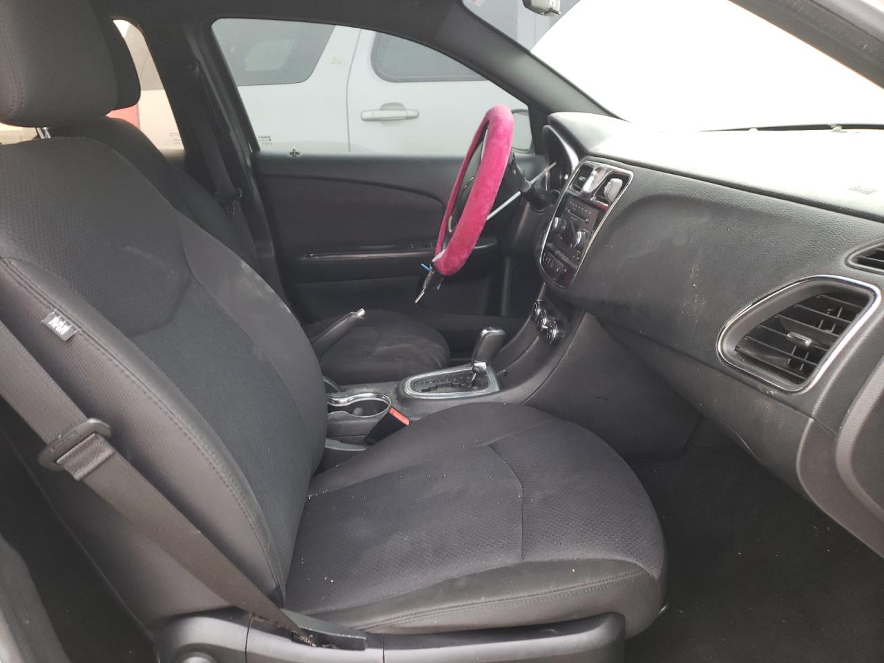 Photo 5 from auction – 2014 CHRYSLER 200 TOURIN with VIN 1C3CCBBB9EN198235