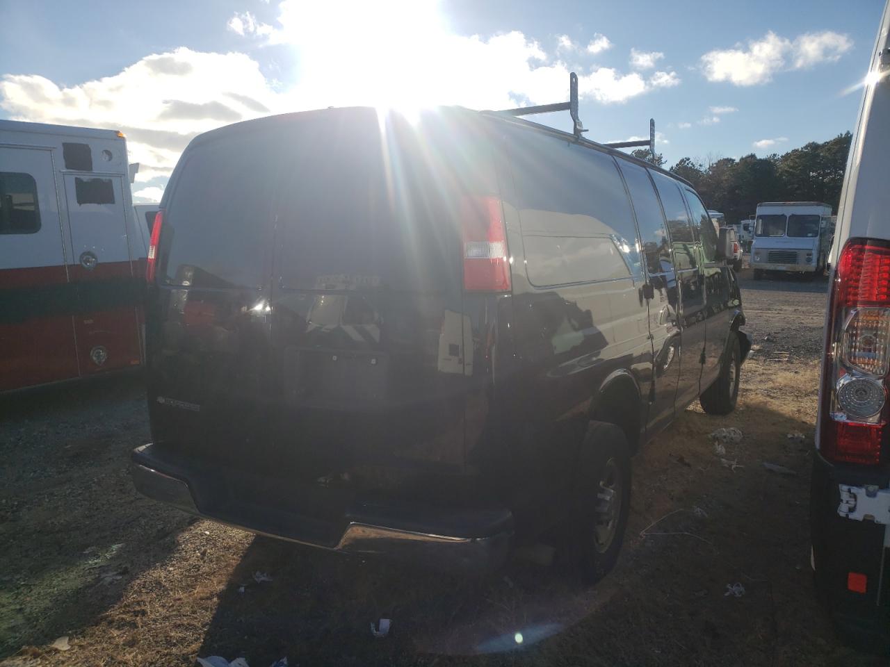 Photo 4 from auction – 2018 CHEVROLET EXPRESS G2 with VIN 1GCWGAFP0J1236496