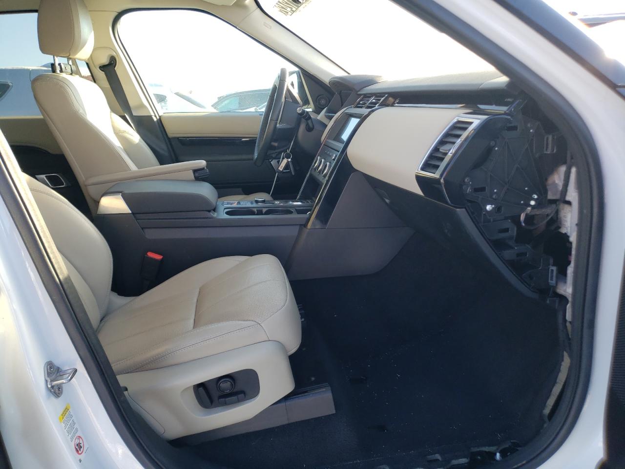 Photo 5 from auction – 2018 LAND ROVER DISCOVERY with VIN SALRG2RV6JA066621