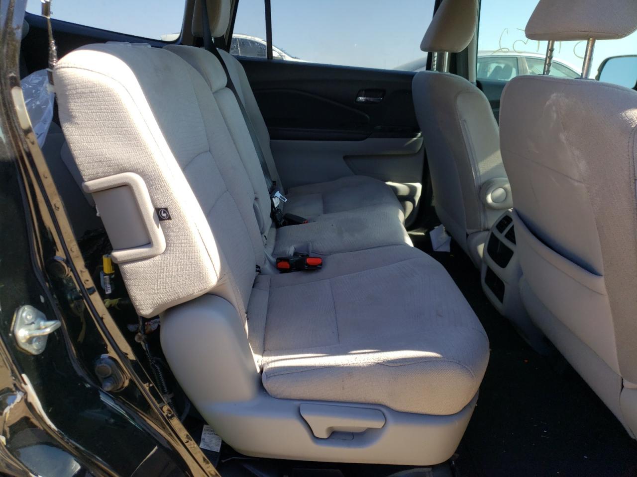 Photo 6 from auction – 2018 HONDA PILOT LX with VIN 5FNYF5H18JB032709