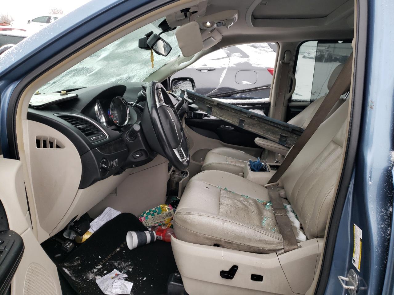 Photo 5 from auction – 2012 CHRYSLER TOWN & COU with VIN 2C4RC1CG8CR175071