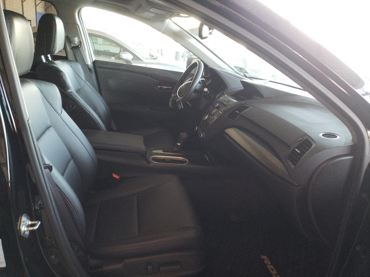 Photo 5 from auction – 2017 ACURA RDX with VIN 5J8TB4H34HL015299