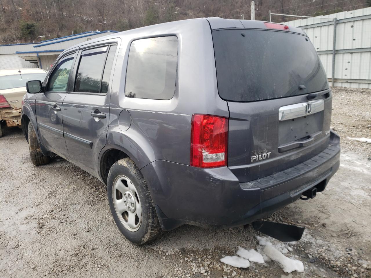 Photo 3 from auction – 2015 HONDA PILOT LX with VIN 5FNYF4H29FB006131
